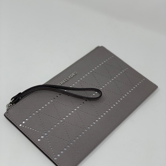 HP💜Michael kors jet set travel lg wristlet pearl - Picture 2 of 8